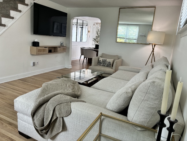 Photo - 946 Kenwood Rd