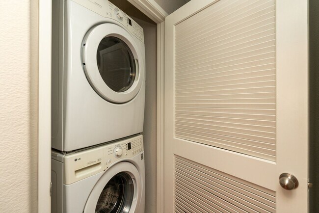 Photo - LOOK NO FURTHER!!! 2BDR/2 BATH CONDO IN OT... Unidad 1