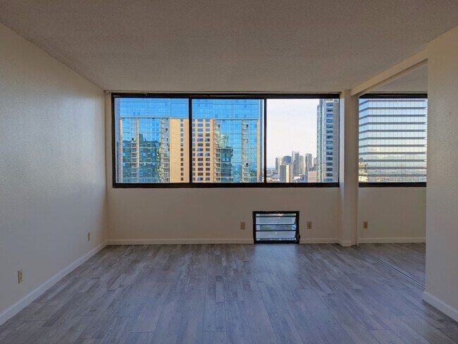 Photo - Kukui Plaza Renovated 1/1 w 1 Reserved Sta... Unidad E2503