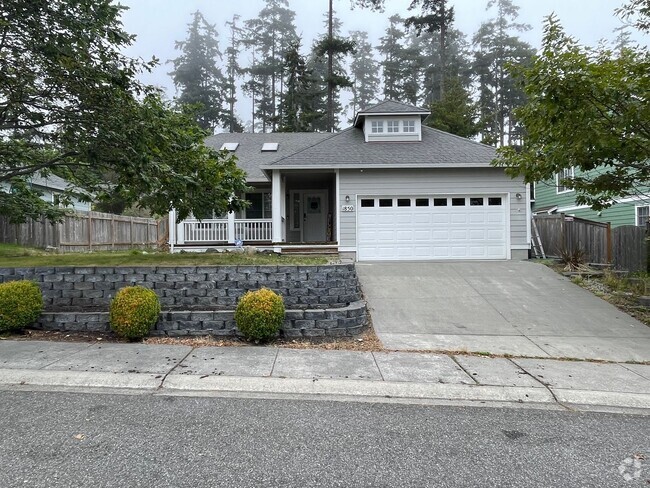 Building Photo - Lovely Single Story 3 Bedroom Home