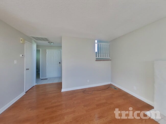 Photo - 2572 Wabash Cir