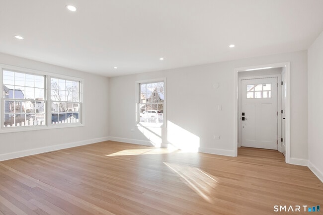 Building Photo - 10 Greenwood Ave