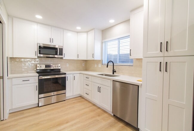 Building Photo - North East Mesa 3 bed 2.5 bath - Beautiful Interior Remodel!! AVAILABLE NOW!