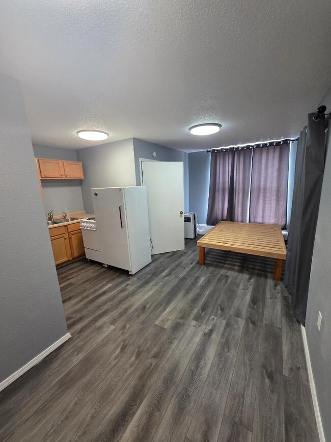 Building Photo - 311 E Thayer Ave Rental