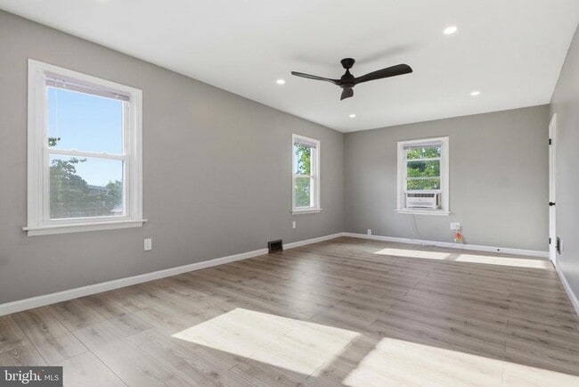 Photo - 219 N 3rd St