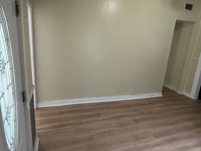 24 Palmer St Unit A (Room B)
