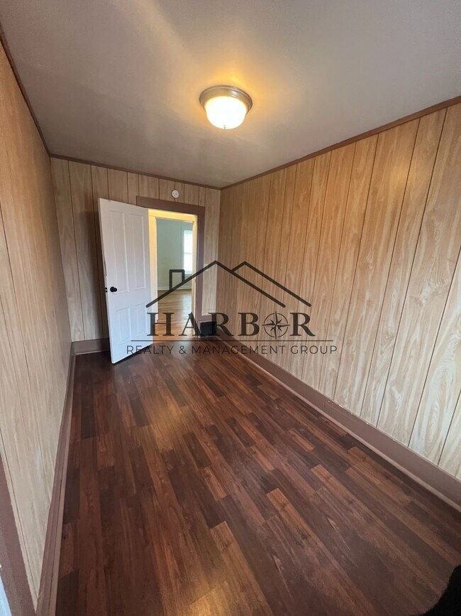 Photo - 1/2 off first full month of rent!