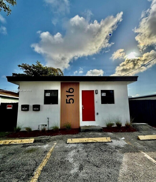 Building Photo - 512 NW 2nd Ave Unit 1-4 Rental