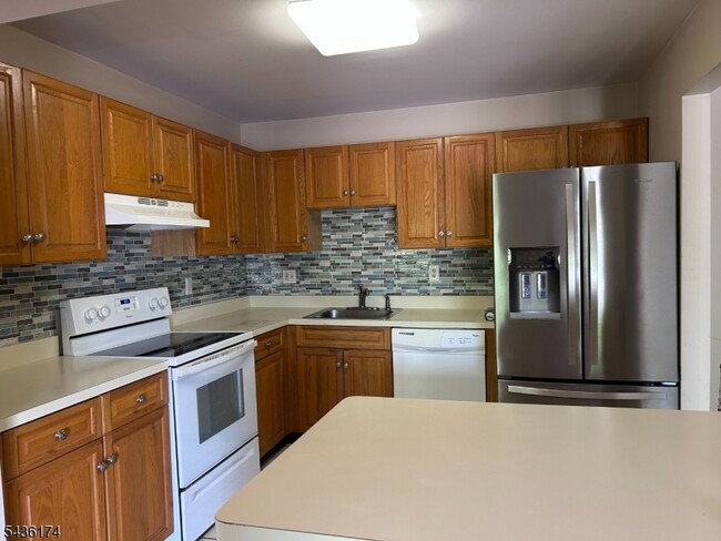 Photo - 290 Potomac Dr