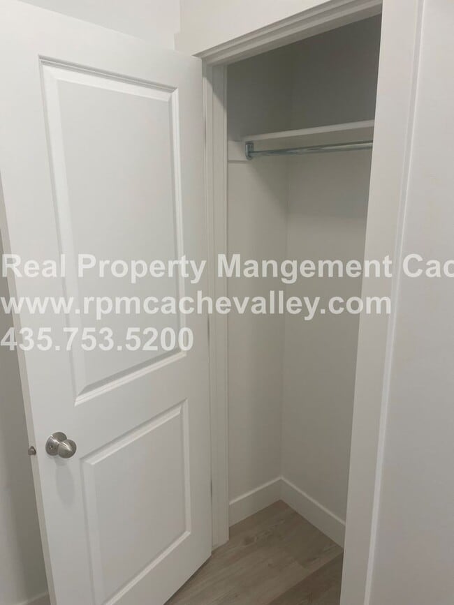 Building Photo - 472 W 40 S Unit 472 W 40 S