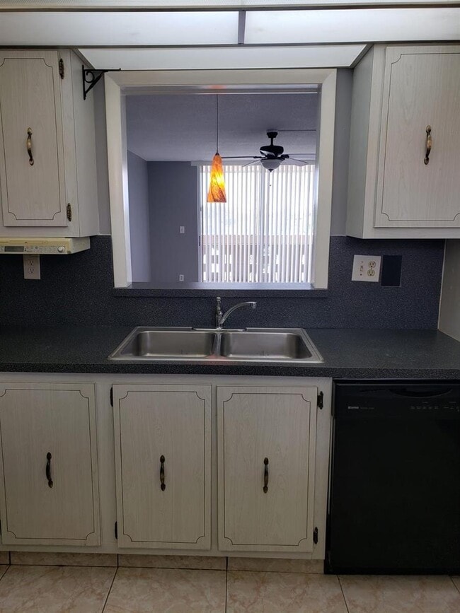 Photo - 406 NW 68th Ave Unidad .