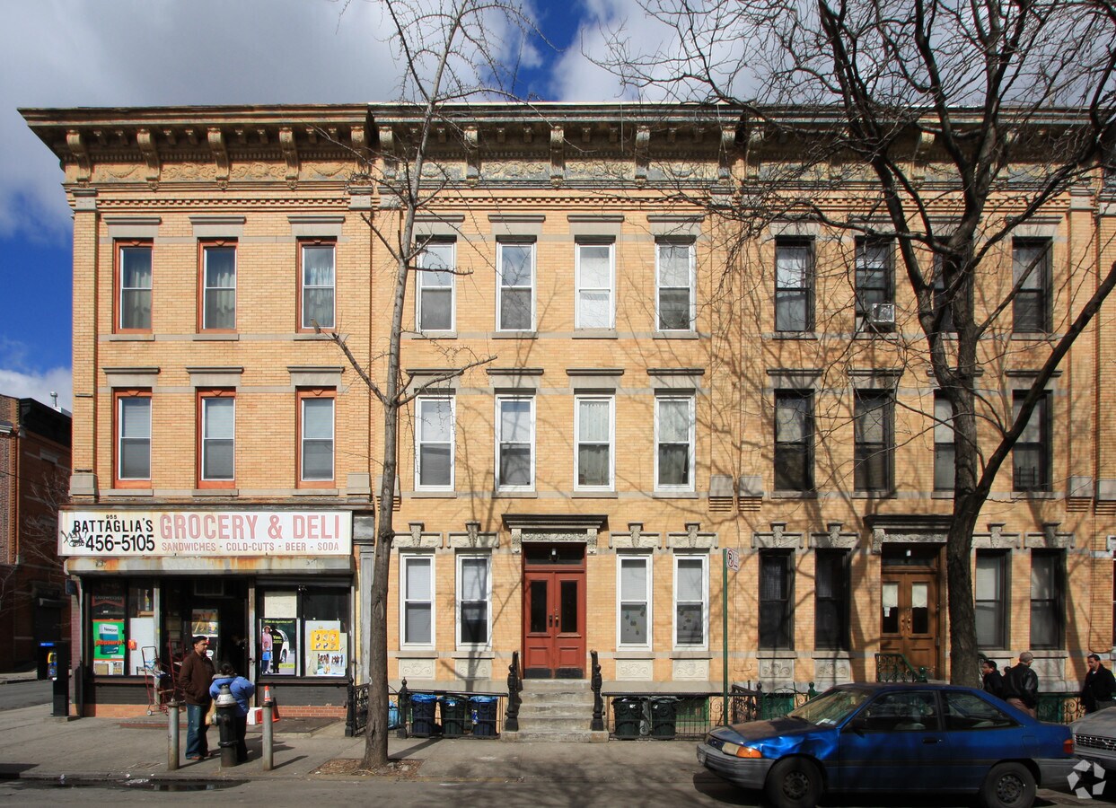 Photo - 957 Seneca Ave