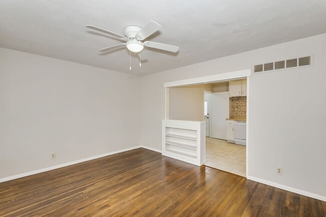 Building Photo - 2 Bedroom Duplex with Basement Rental