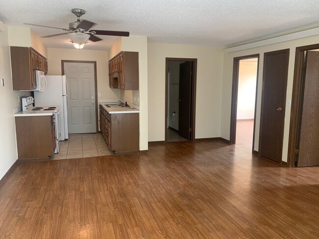 Building Photo - 305 11th Ave W Unit 3