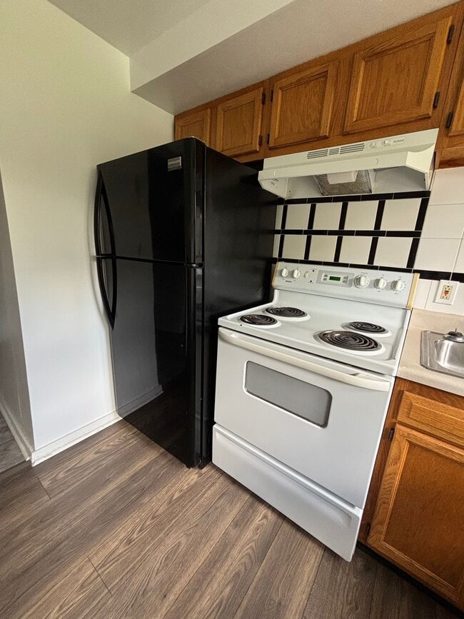 102-104 Linn Ave