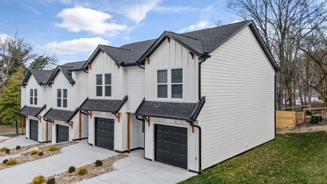 Photo - 124 Shipman Dr