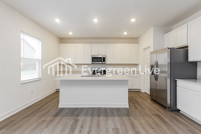 Photo - 852 Penrose Pl