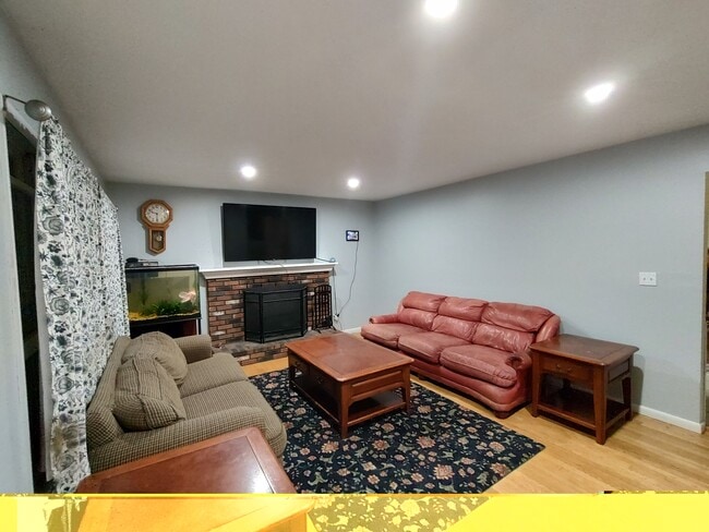 4 Limerick Ln