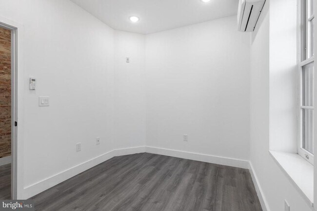 Photo - 212 Catharine St Unit 4