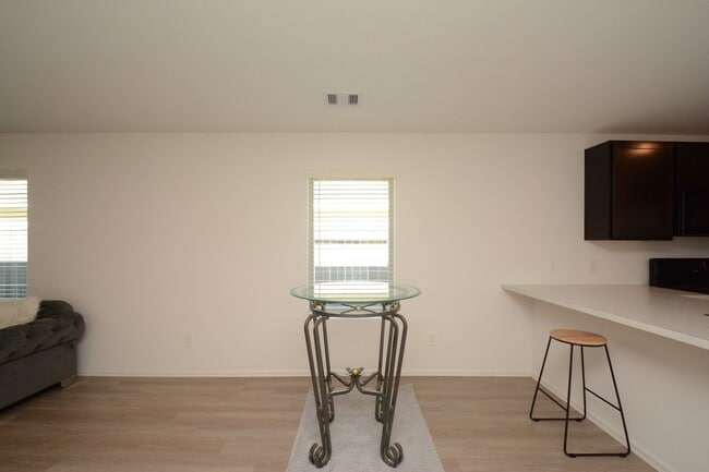 Building Photo - 379 Jewett Meadow Dr