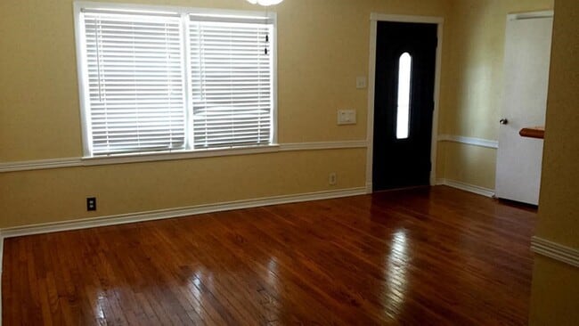 Photo - 19 Lyncrest Dr