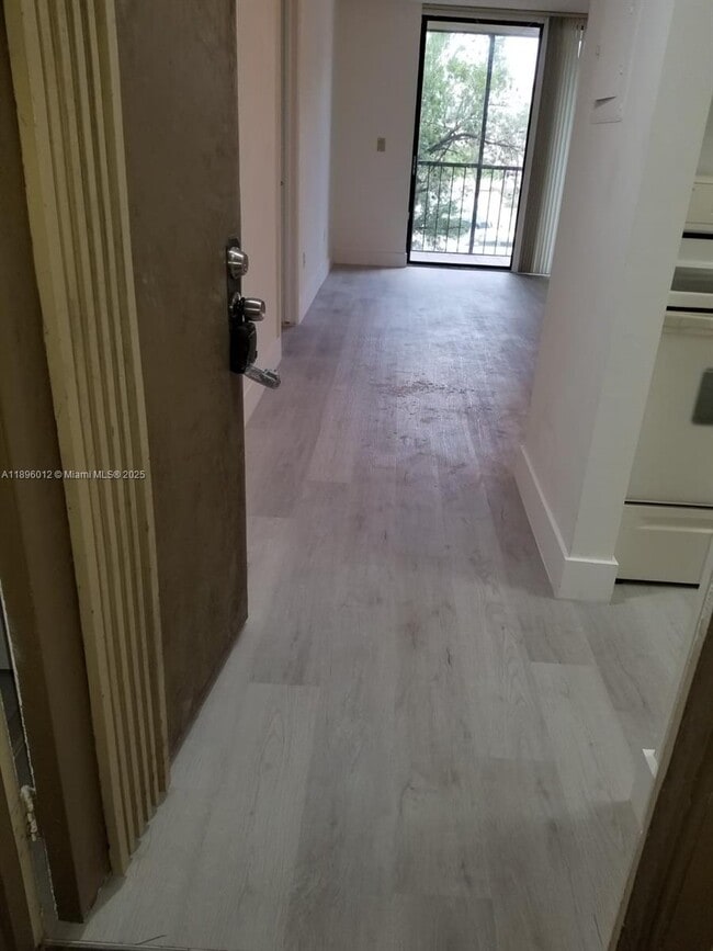 Photo - 8615 NW 8th St Unidad 204