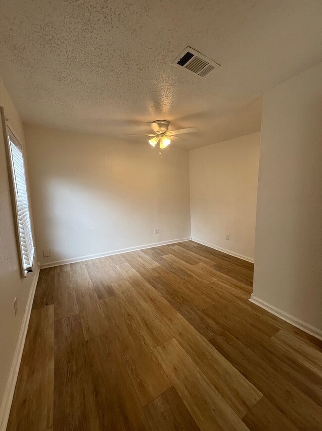 Photo - 2023 Delaware St