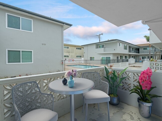 21007 Unidad Victor 8 1X1 - The CitiZen Torrance Collection