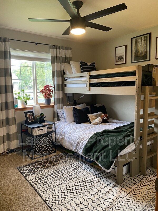 Photo - 2082 E Greenleaf Ln