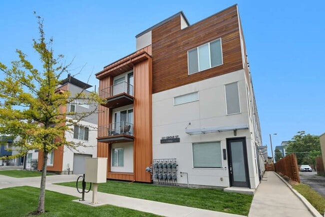 Building Photo - Charming City Living Near Downtown Denver ... Rental