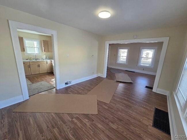 Photo - 210 N Midler Ave