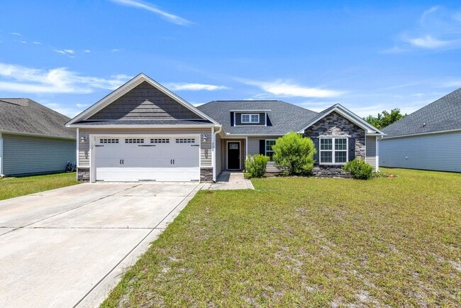 Building Photo - 3 bedroom in Sneads Ferry with Fenced Yard Rental