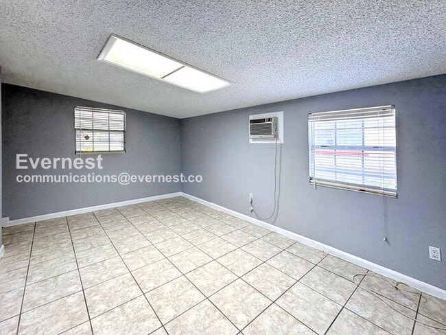 Photo - 2470 Ave E SW
