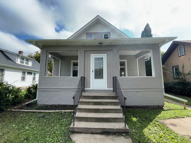 Photo - Beautiful 5 Bedroom, 2 Bath House for rent!!