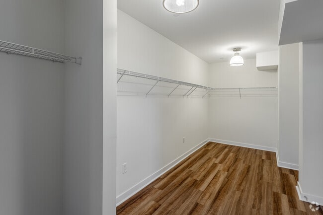 3HAB, 3BA - 2,124 ft² - Armario