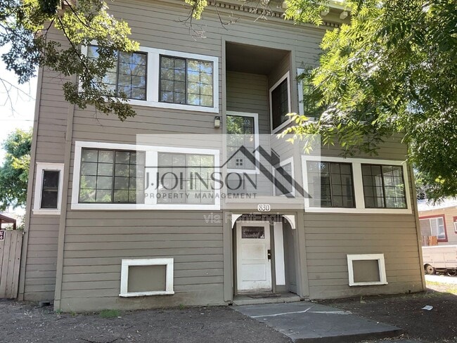 Building Photo - 830 N Van Buren St Unit B