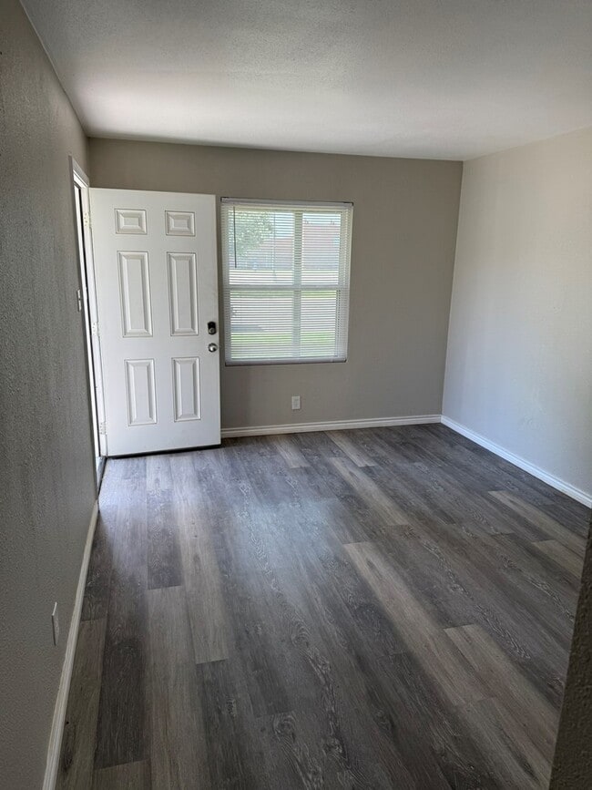 Photo - 319 E 29th St