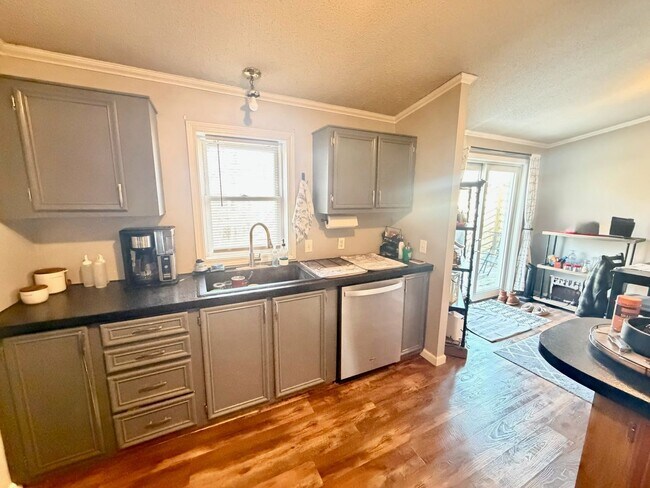 Photo - 2406 Robin Rd