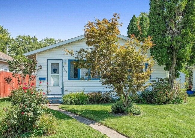 Building Photo - Great one bedroom - Located in Rock Island