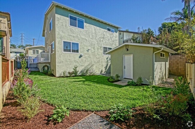 Building Photo - NEWLY REMODELED, SPLIT-LEVEL 3BR2BA DUPLEX... Rental
