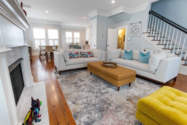 Photo - 911 Barnard St