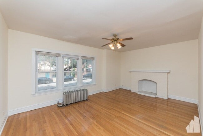 Photo - 1831 W Foster Ave