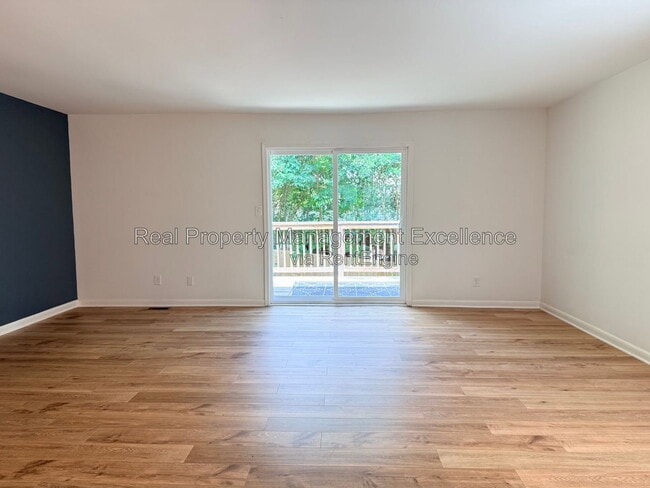 Photo - 108 Hassell Ct