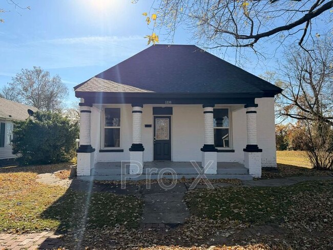 Building Photo - 1230 W 9th St