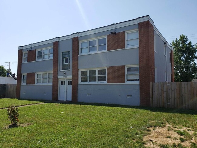 Building Photo - 3285 Sullivant Ave Unit D