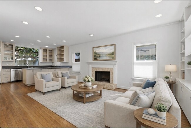 Photo - 2132 Tangley St