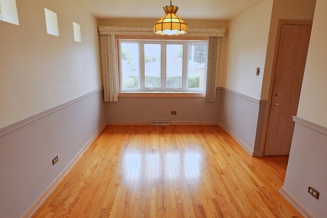 4537 W 100th Pl