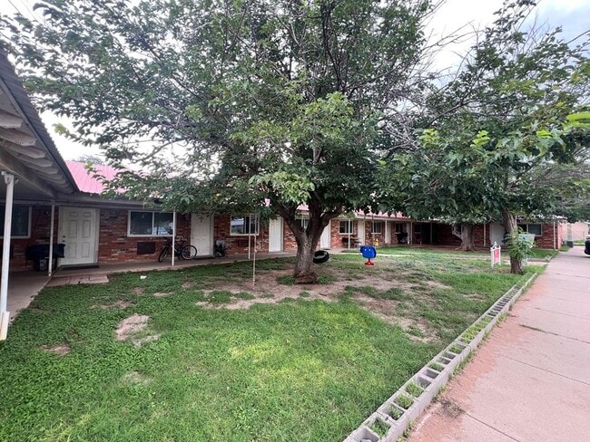 Building Photo - 1212 N Kelly Ave Rental