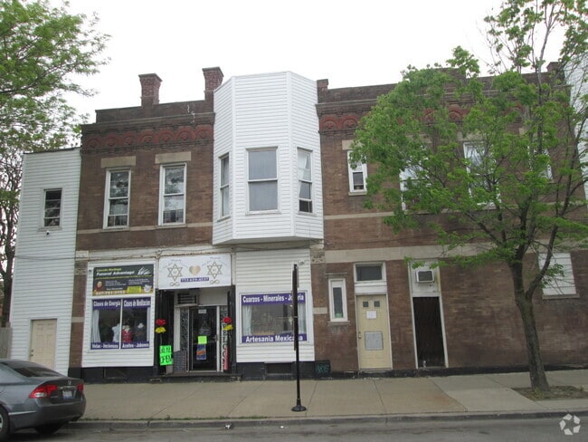 Building Photo - 2301 W Cermak Rd Rental