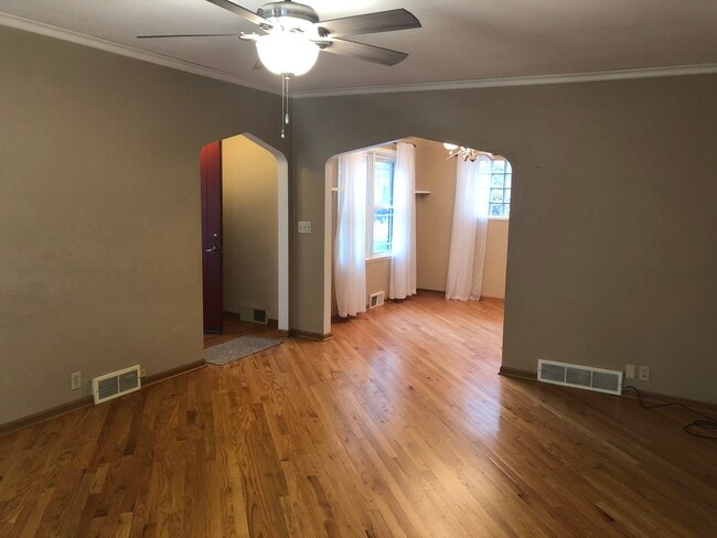 Photo - 440 E 30th St